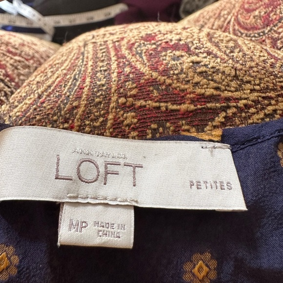 LOFT by Ann Taylor sheer jacquard blue and gold silk short sleeve top size PM - Picture 4 of 4